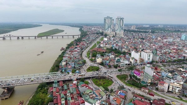 A view of Chuong Duong and Long Bien bridges across the Red River. (Photo: tuoitre.vn)