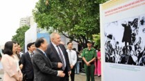 Photo exhibition featuring VN- Russia friendship relations takes place in Nguyen Hue walking street
