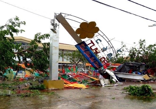 Storm Damrey hits Khanh Hoa, leaving messes (Source: VNA)