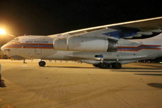 A large- sized plane of Russian Federation RA-76363 carrying 40 tons of humanitarian cargoes lands in Cam Ranh airports