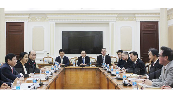 The Ho Chi Minh City People’s Committee Chairman Nguyen Thanh Phong receives a delegation of Hokkaido province 