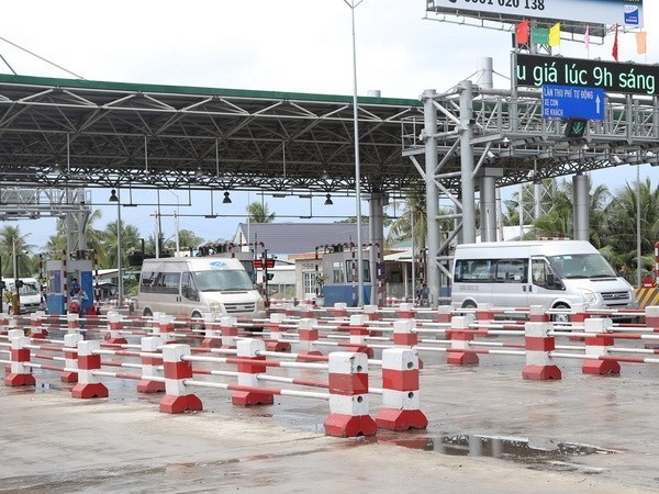 Prime Minister Nguyen Xuan Phuc ordered the temporary postponement of fee collection at the Cai Lay Build-Operation-Transfer (BOT) toll station in the Mekong Delta province of Tien Giang for one to two months at a meeting held yesterday in Ha Noi.— VNA/VN