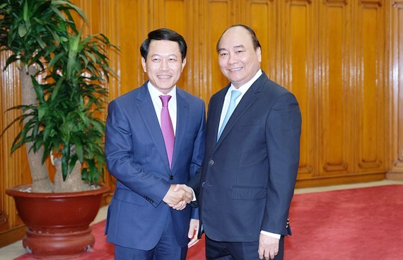 Vietnamese Prime Minister Nguyen Xuan Phu (R) and  Foreign Affairs Minister of Laos Saleumxay Kommasith 