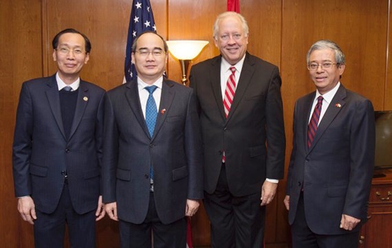HCMC Party Committee Secretary Nguyen Thien Nhan, Vietnamese Ambassador to US Pham Quang Vinh, Deputy Standing Chairman of the HCMC People’s Committee Le Thanh Liem and Deputy Minister of US Foreign Affairs Thomas Shannon at the Office of US Foreign Affai