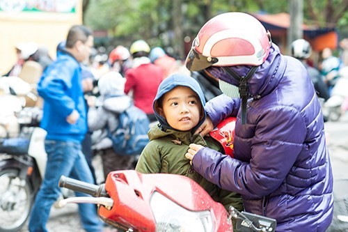 Cold weather covers Ho Chi Minh City and the southeastern provinces 