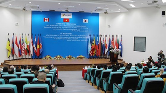 Vietnam co-chairs ASEAN regional forum seminar on UN peacekeeping 