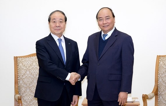 Vietnamese Prime Minister Nguyen Xuan Phuc (R) and Chairman of the Republic of Korea and Vietnam Friendship Association and President of Panko Group Choi Young Joo (Photo: GVP)