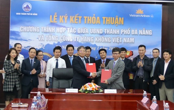 Da Nang and Vietnam Airlines sign tourism cooperation agreement 