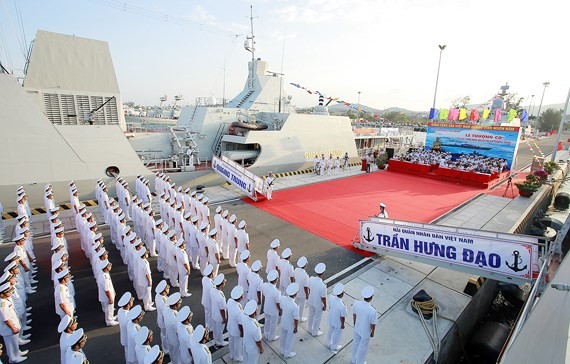 Flag-hoisting ceremony of missile escort warships
