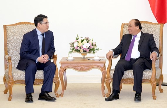 Vietnamese Prime Minister Nguyen Xuan Phuc and Hyosung Group Chairman Cho Hyun Joon