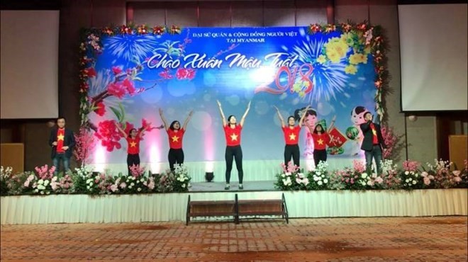 Art performance in Myanmar to welcome Tet. (Photo: VNA)