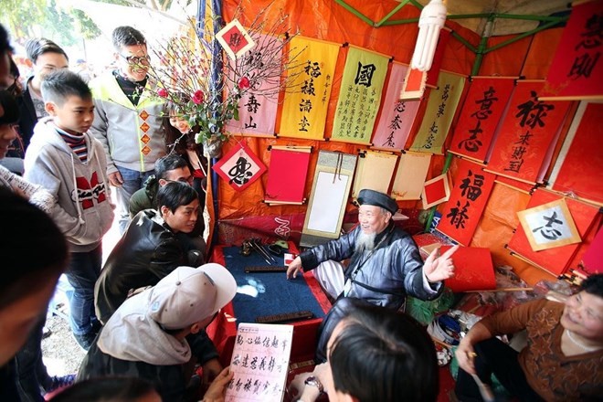 The annual Spring Calligraphy Festival, underway at Van Mieu – Quoc Tu Giam from February 9-25, is part of a series of events in Hanoi to celebrate Tet festival, the Vietnamese New Year. Illustrative image. (Photo: ANTD)