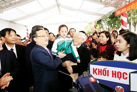 General Secretary of the Communist Party of Vietnam Nguyen Phu Trong visits authorities and people of Hung Yen province on the occasion of the traditional Tet 