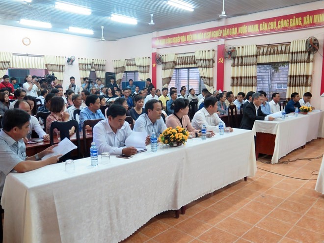 Officials and people of Hoa Lien commune at the meeting with Da Nang city's leaders on March 2 (Photo: VNA)