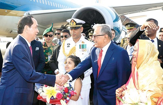 The high- ranking delegation of Vietnam visits Bangladesh (Photo:VNA)