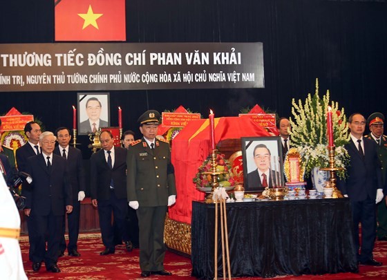 The memorial service for former Politburo member and former Prime Minister Phan Van Khai takes place at the Reunification Hall this morning