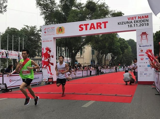 The Kizuna Ekiden Relay Run for Traffic Safety 2018 takes place right in the heart of Hanoi on November 18. (Photo: baodautu.vn)