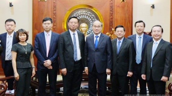 Secretary of the Ho Chi Minh City Party’s Committee Nguyen Thien Nhan and leaders of Urbaser Group
