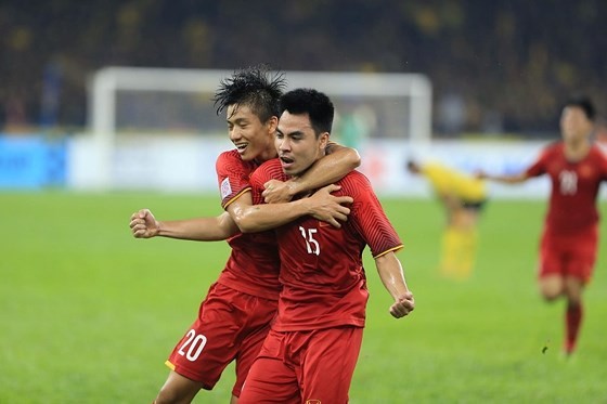 Sticker Duc Huy scores in the 26th minutes of the first match