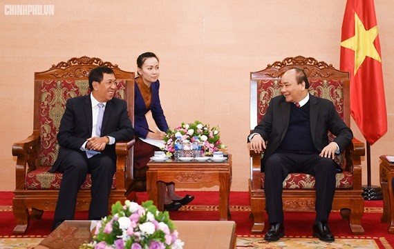 Vietnamese Prime Minister Nguyen Xuan Phuc and Governor of the Bank of the Lao People's Democratic Republic Sonexay Sitphayxay (Photo:VGP)