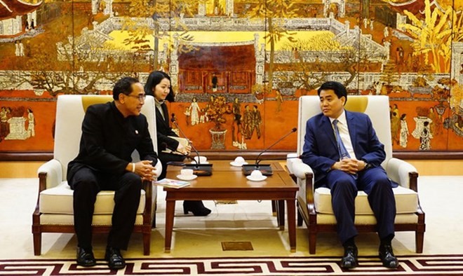 Chairman of the Hanoi People’s Committee Nguyen Duc Chung (R) and Thai Ambassador to Vietnam Tanee Sangrat (Source: VNA)   