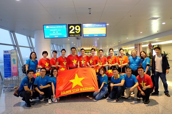 Nationwide football lovers flock to Noi Bai International Airport for a direct flight to Dubai 