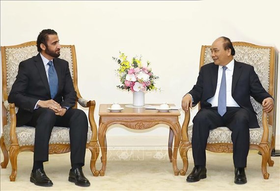 Vietnamese Prime Minister Nguyen Xuan Phuc and Chief Executive Officer and Executive Director of the Investment Corporation of Dubai Mohammed Ibrahim Al Shaibani