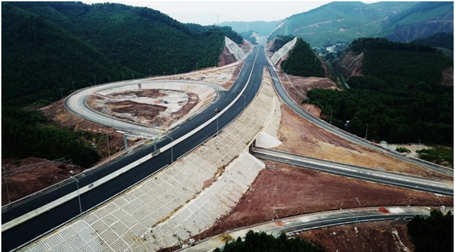 Van Don-Mong Cai Expressway is built at total cost of more than VND 11 trillion. Illustrative image (Source: baoquangninh.com.vn)