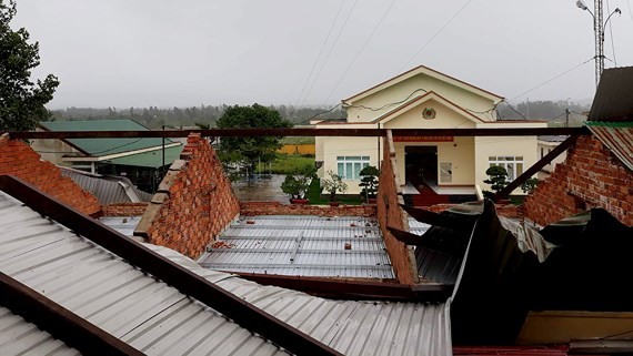 Thunderstorm and hail blow up hundreds of house roofs  