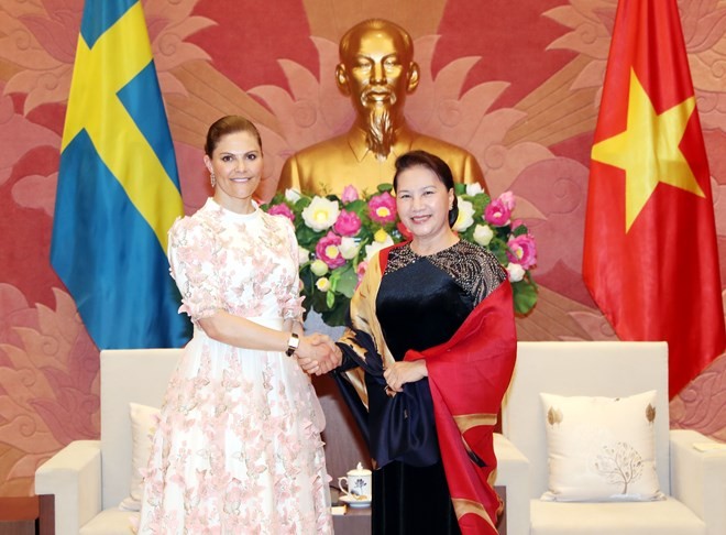 National Assembly Chairwoman Nguyen Thi Kim Ngan (R) meets with Crown Princess of Sweden Victoria Ingrid Alice Desiree in Hanoi on May 6 (Photo: VNA)