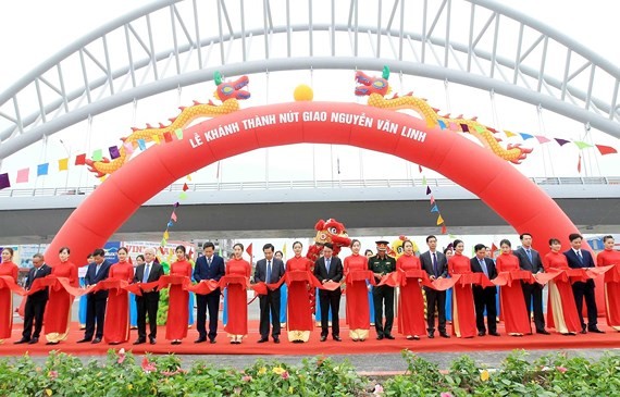 Inaugurate ceremony of bridge-over Nguyen Van Linh intersection project (Photo:VNA)