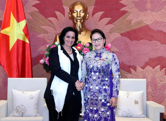 National Assembly Chairwoman Nguyen Thi Kim Ngan (R) and head of the Cuban supreme people’s procuracy Yamila Pena Ojeda (Photo: VNA)