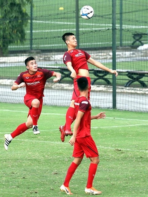 Vietnam's U23 players practise for a friendly match against Myanmar on June 7 in Phu Tho province's Viet Tri stadium. (Photo vietbao.vn)