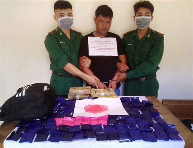 The arrested Lao national and seized exhibits (Photo: VNA)