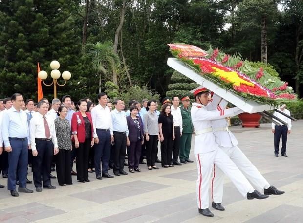 Politburo member and National Assembly Chairwoman Nguyen Thi Kim Ngan on July 24 paid tribute to fallen soldiers in Ho Chi Minh City. (Photo: VNA)