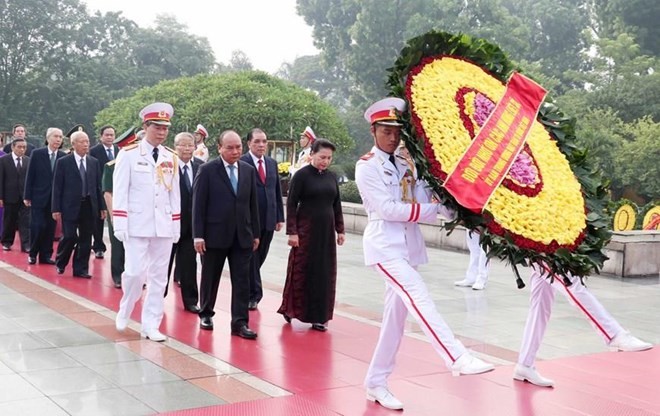 Leaders laid a wreath at the Martyrs’ Monument in Hanoi on July 26 on the occasion of the 72nd Day of War Invalids and Martyrs (Photo: VNA)