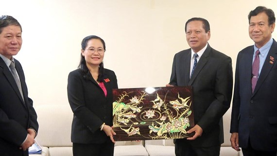 Chairwoman of the Municipal People’s Council Nguyen Thi Le receives Governor of Champasak province, Laos Bounthong Divixay