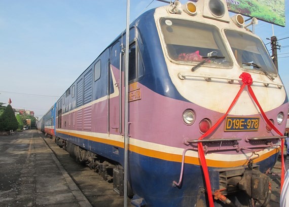 Hanoi Railway Transport Company opens North- South rapid container train