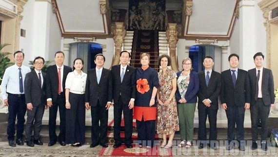 City leaders pose with delegation of UNICEF Representative (Photo:Thanhuytphcm)