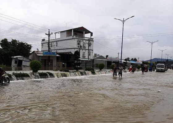 Unstoppable downpours and flash flood triggered serious flooding, landslide and interrupted traffic in localities in recent days