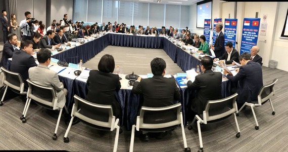 A roundtable conference between the municipal government and a large number of Singapore businesses (Photo:SGGP/ Kieu Phong)