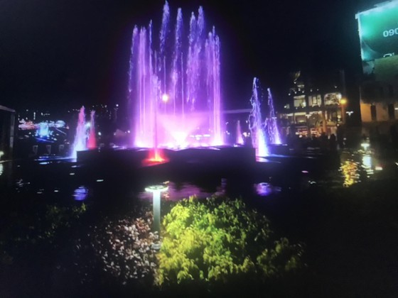 The art fountain is located at Khanh Hoi Lake Park in Ho Chi Minh City