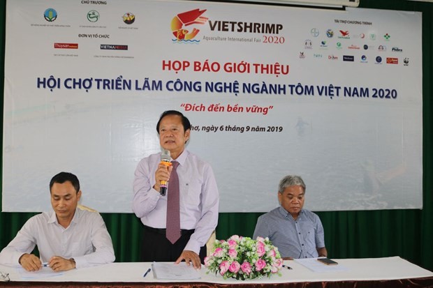  Nguyen Viet Thang, President of the Vietnam Fisheries Society and head of the organising board, speaks at the press conference (Photo: baocantho.com.vn)