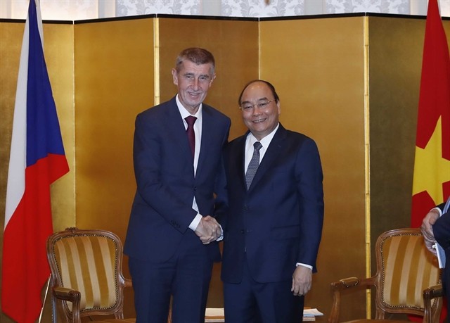 Prime Minister Nguyen Xuan Phuc (R) and Prime Minister of the Czech Republic Andrej Babis (Photo: VNA)