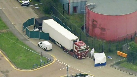 The scene of the tragedy in which 39 people were found dead in a container at Waterglade industrial park in Essex county of the UK on October 23 (Photo: AP/VNA)