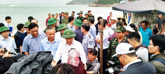  Deputy Prime Minister Trinh Dinh Dung directs Binh Dinh province in preparedness and measures dealing with typhoon Nakri (Photo: NGOC OAI)