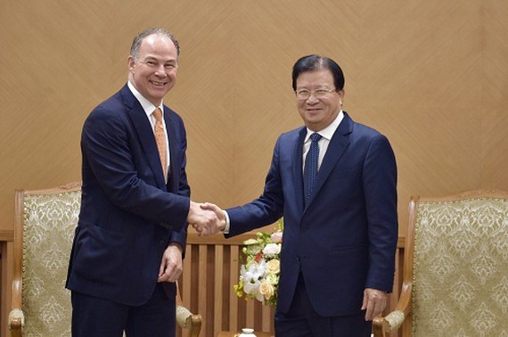 Deputy Prime Minister of Vietnam Trinh Dinh Dung and General Director of U.S Gen X Energy Company Scott Kicker (Photo:VGP)