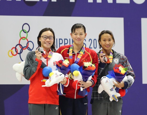 Anh Vien receives gold medal at SEA Games 30. (Photo:DUNG PHUONG)