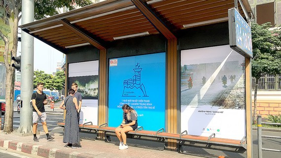Photos featuring air pollution exhibited at bus stations 