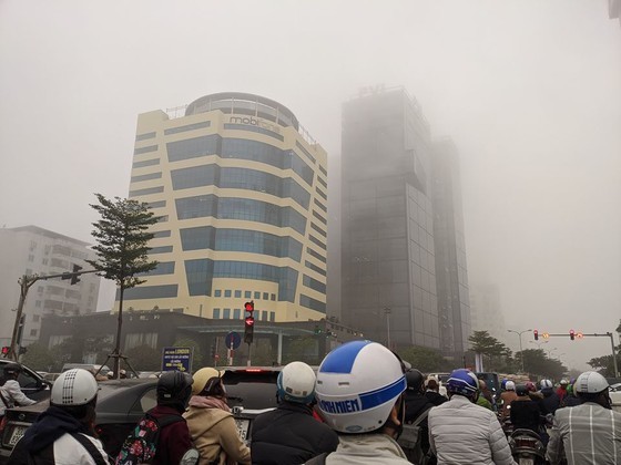 Thick blanket of fog covers in Hanoi 